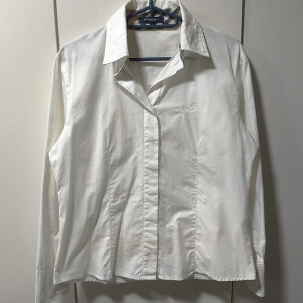 버버리 오픈 카라 셔츠 블라우스