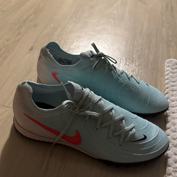 나이키 팬텀GX 2프로 민트 아토믹레드 풋살화260 축구화 남녀공용