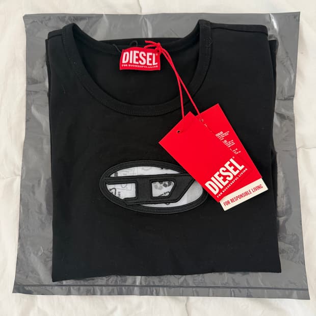 디젤 T-안지 피카부 로고 티셔츠 블랙 S (새상품)