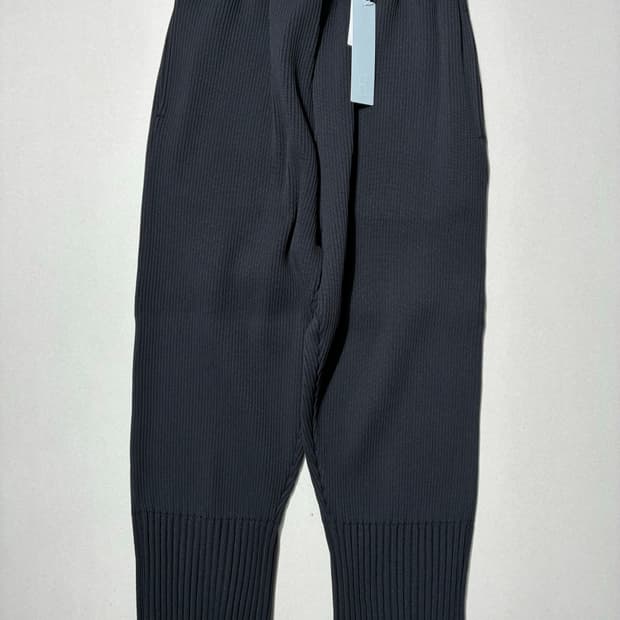 CFCL 플루티드 테이퍼드 팬츠 블랙 5사이즈