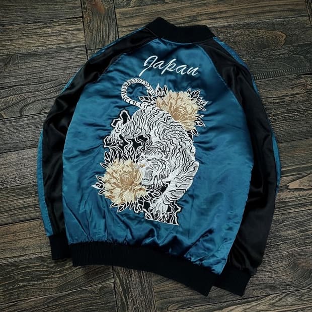 로거스 ROGUES 오리엔탈 백호 자수 수베니어 스카쟌 자켓 M16633