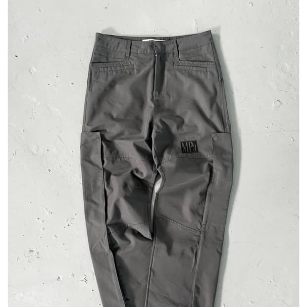 M플라스틱프로덕트 MULTI PANEL CARGO PANTS (GREY)