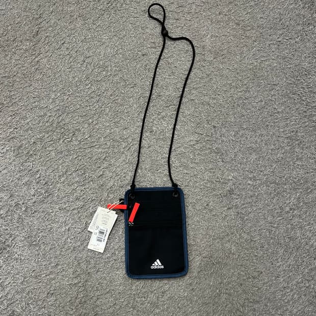 아디다스 크로스 미니백(새상품)