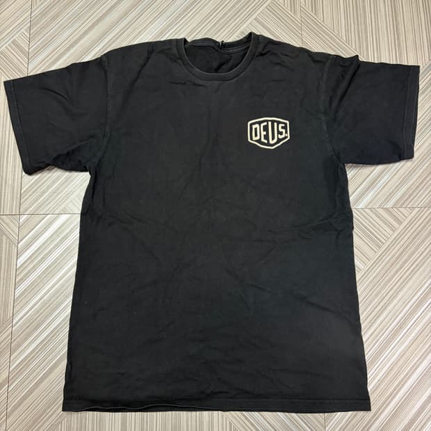 데우스 반팔 티셔츠 XL