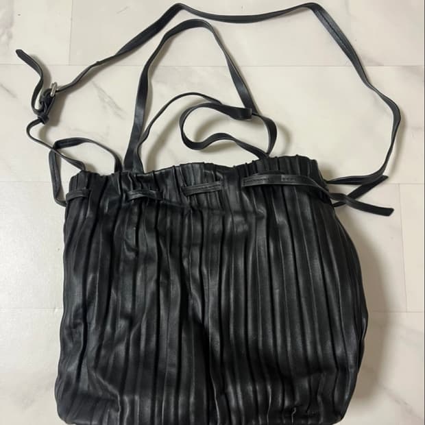 Zara 주름버킷백
