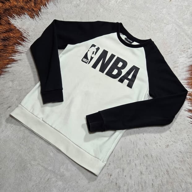 NBA 블랙 화이트 배색 맨투맨