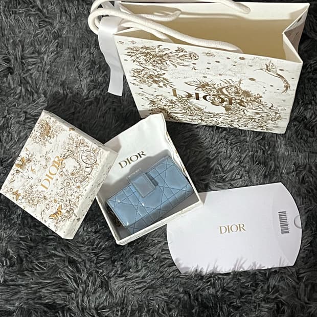 디올 레이디 지갑 팝니다 (정품)