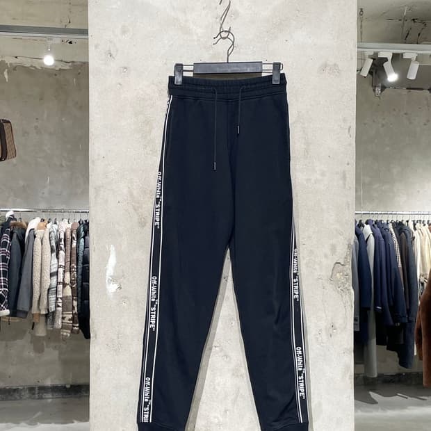 오프화이트 18F/W 블랙 스트라이프 패널 스웻 조거팬츠