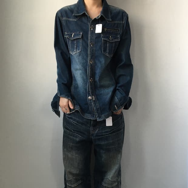 Stitch point denim shirt