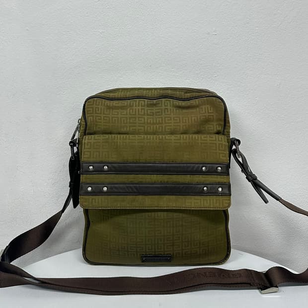 지방시 모노그램 크로스백