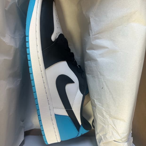 조던 1 레트로 로우 OG 블랙 앤 다크 파우더 블루