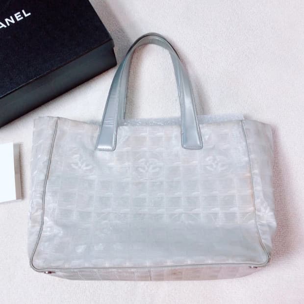 샤넬 뉴 트래블 실버 토트백