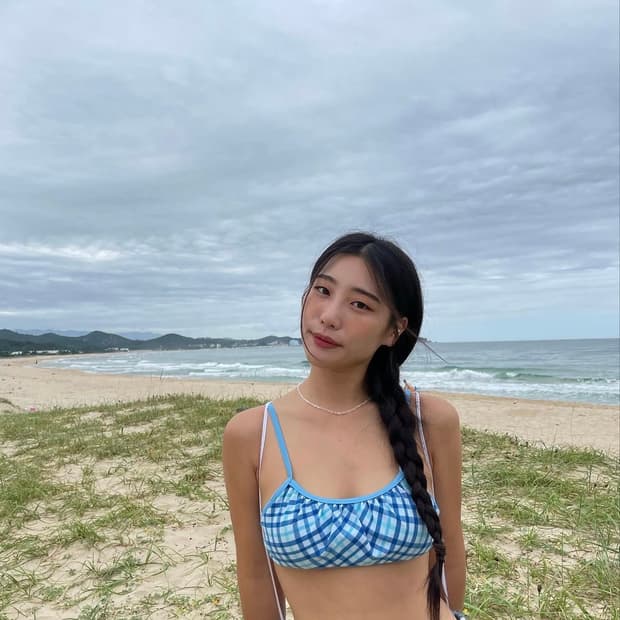 Daks cheak bikini