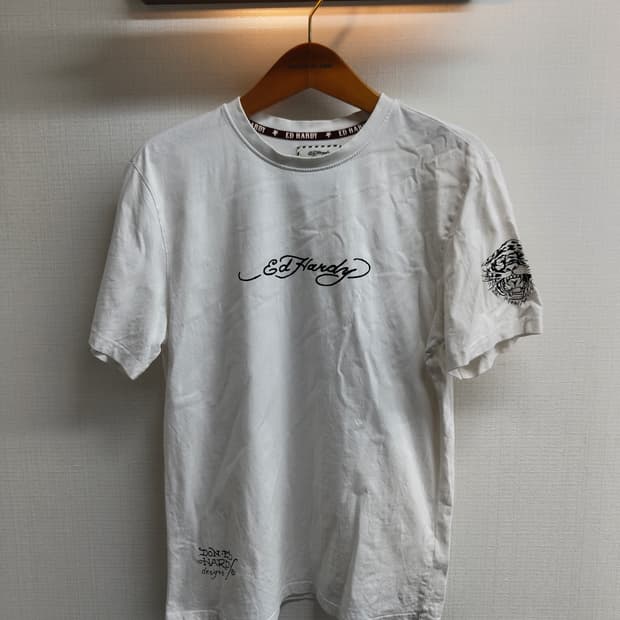 L) ED HARDY Y2K 반팔 티셔츠 팝니다