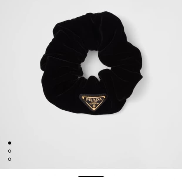 새상품 프라다 벨벳 스크런치