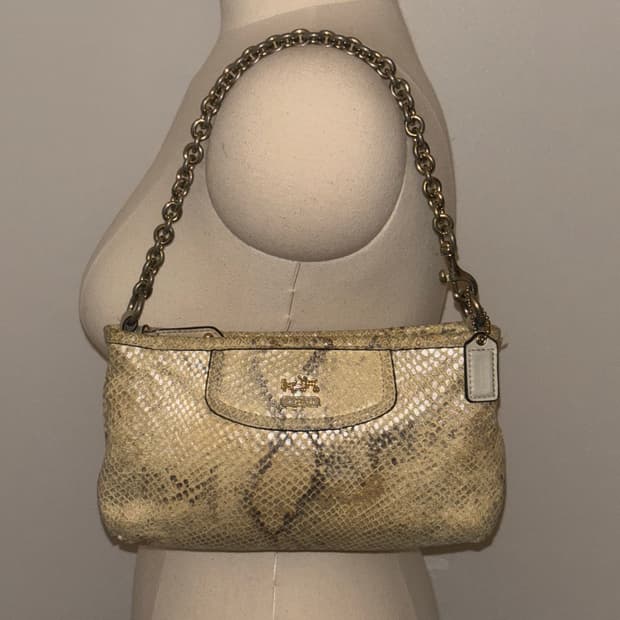 Coach vintage leather shoulder bag