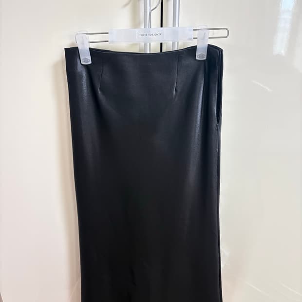 더베를린 새틴 롱스커트