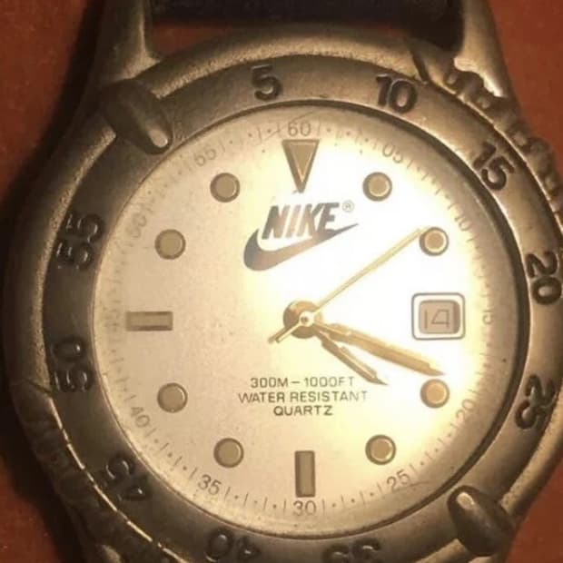 나이키 빈티지 쿼츠 시계 5268k 300m-1000ft