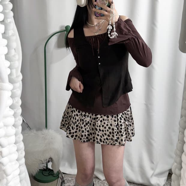 딥 브라운 웨스턴 무드 플리츠 베스트