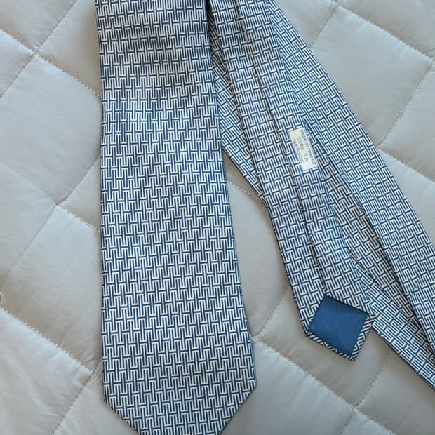 에르메스(HERMÈS) 실크 넥타이 5303 TA (블루 H패턴)
