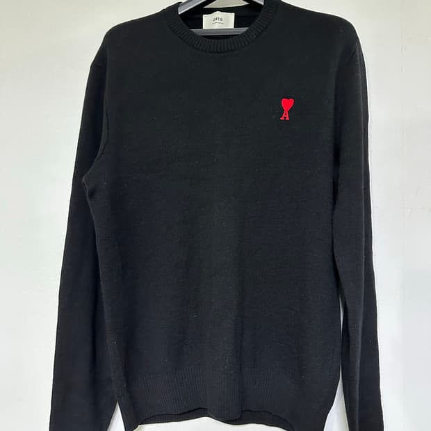 아미 스몰 하트 블랙 니트