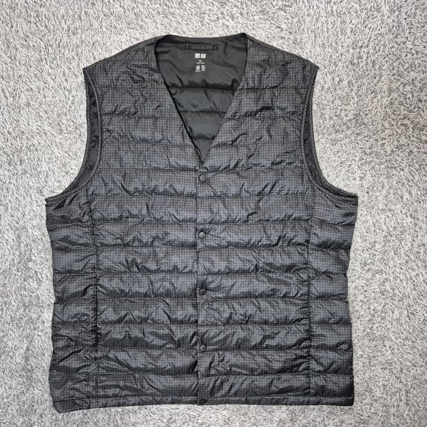 유니클로 남성 경량 패딩 조끼 XL
