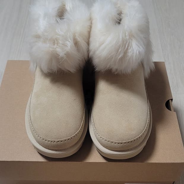 어그 25fw 신상 클래식 울트라 미니 샬레