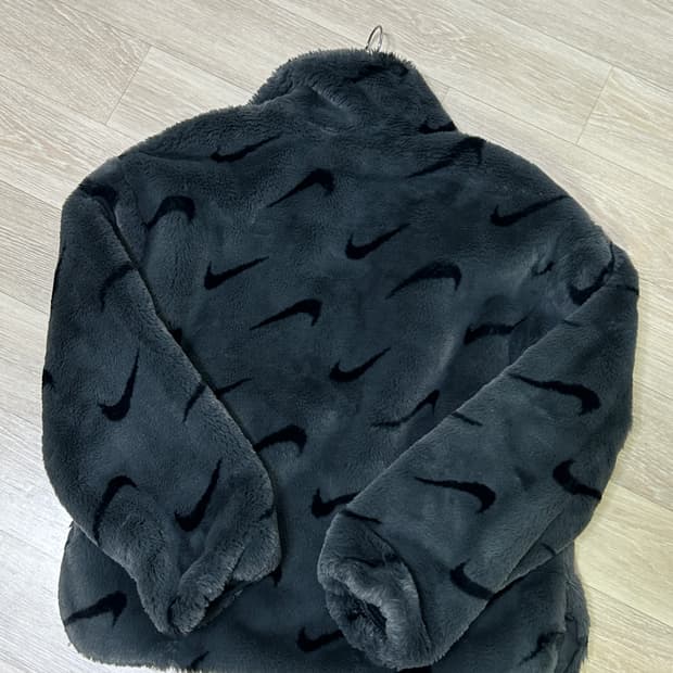 나이키 로고 퍼 자켓