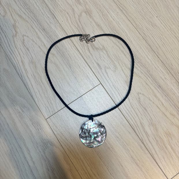 자개 패턴 목걸이 