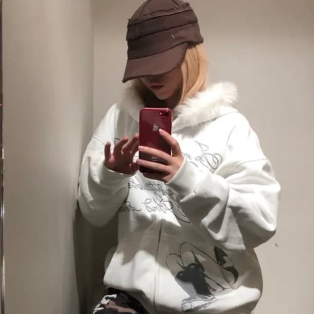 화이트 퍼 후드집업