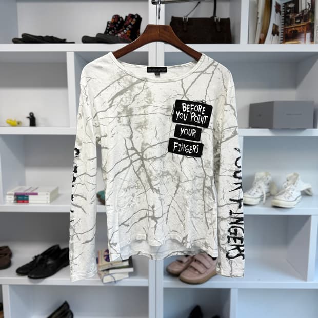 in the attic 롱 슬리브