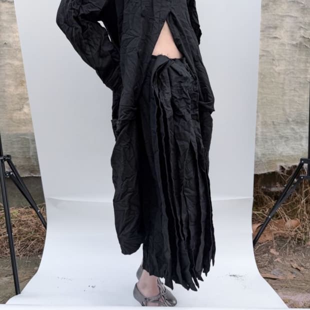 Paper Wool Offbeat Pleats Skirt - Black