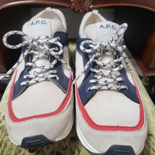 A.P.C. 레드 언클 데이브 스니커즈