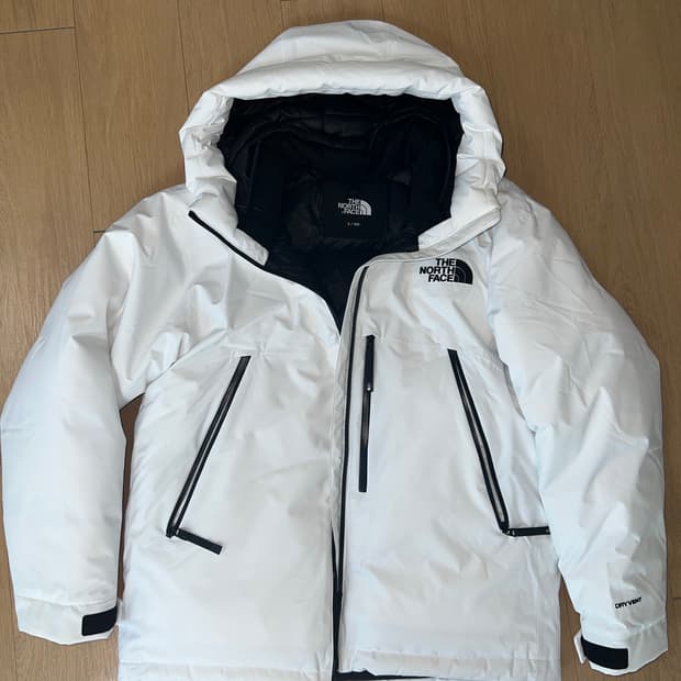 노스페이스 패딩 RDS dryvent 화이트