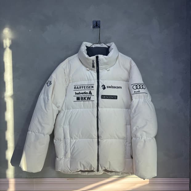 데상트 스위스 스키팀 덕다운 패딩 아이보리