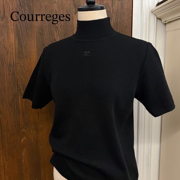 꾸레쥬 정품 블랙 로고 반팔니트