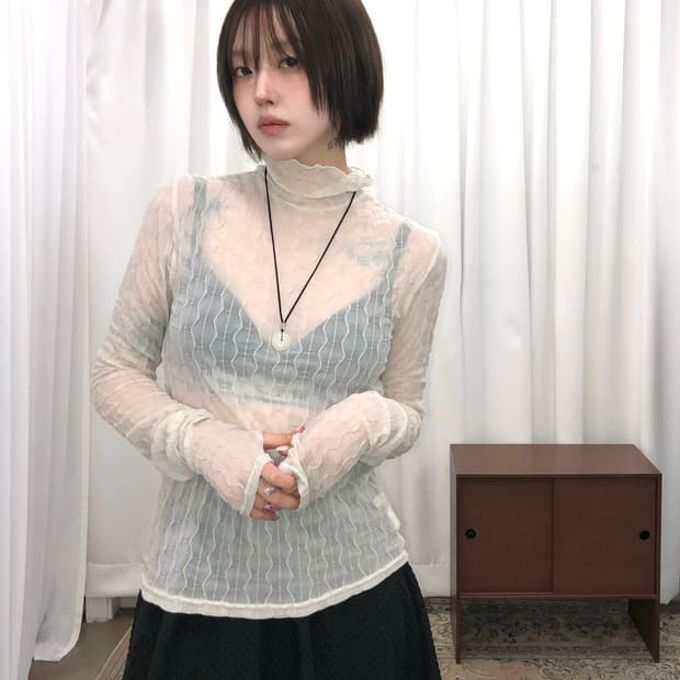 아이보리 웨이브 시스루 터틀넥