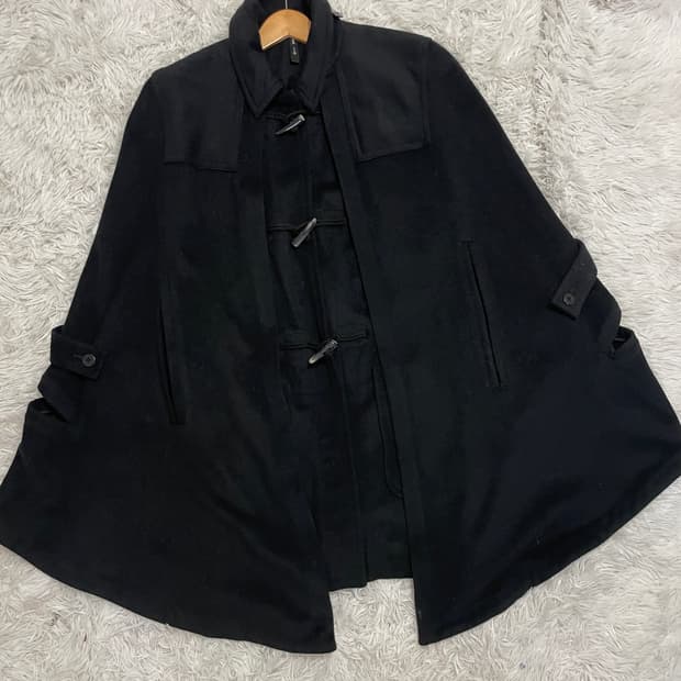 캐시미어 혼방 블랙 더플 케이프