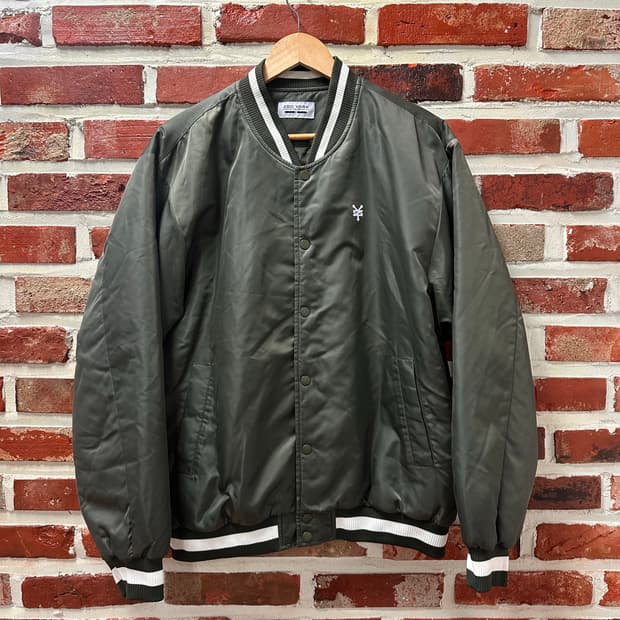 (L)zooyork 쥬욕 바시티 자켓 카키