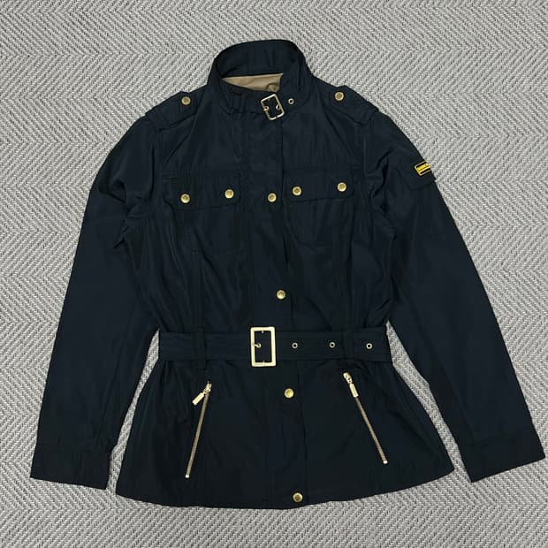 바버 인터네셔널 투어러 벨티드 자켓 v0732