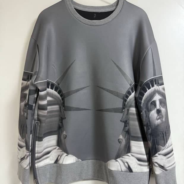 주카스페이스 자유의 여신상 네오프렌 맨투맨