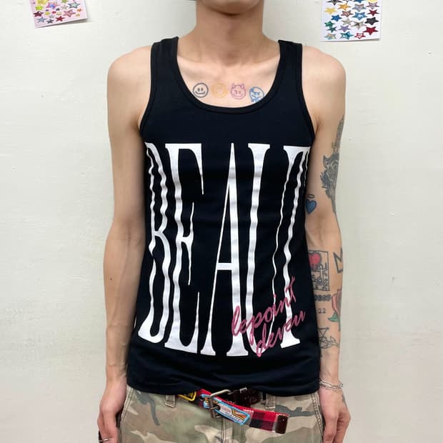 Big lettering red accent sleeveless