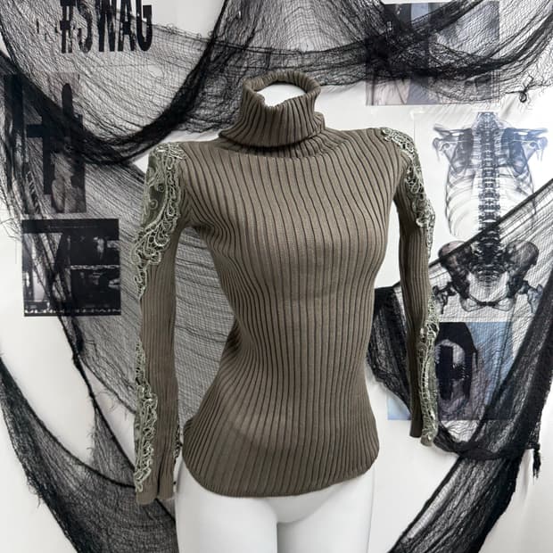 Arm lace detailed longsleeve knit