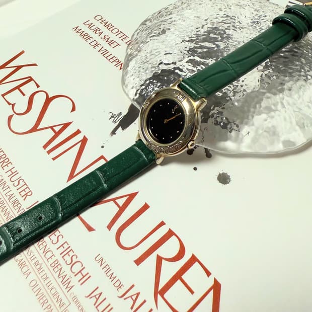 빈티지 생로랑 골든 블랙다이얼 시계