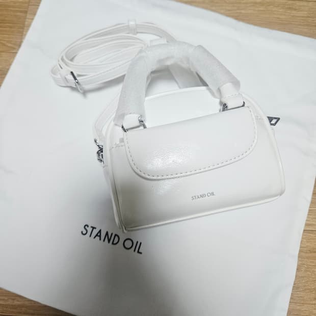 새상품 ) 스탠드오일 츄비백 티니 화이트 미니 크로스백