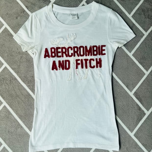 00‘s Abercrombie & Fitch 무스 자수 반팔 티셔츠