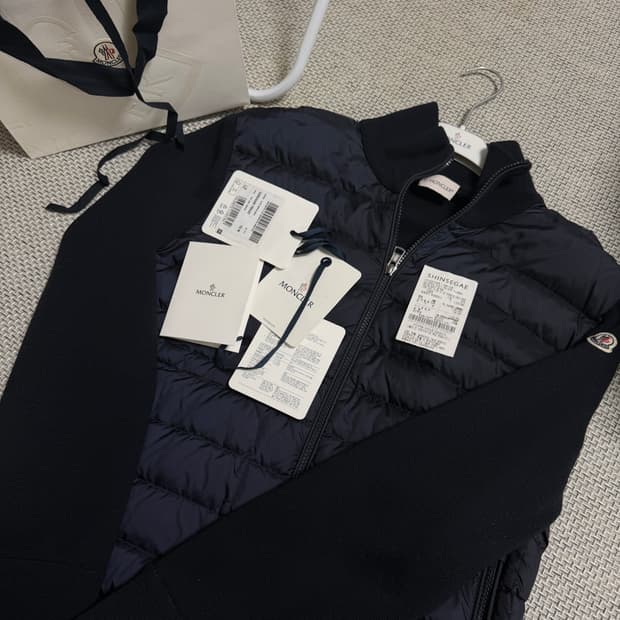 새상품급 백화점판 풀구성품  몽클레어 김현우 니트패딩 M사이즈