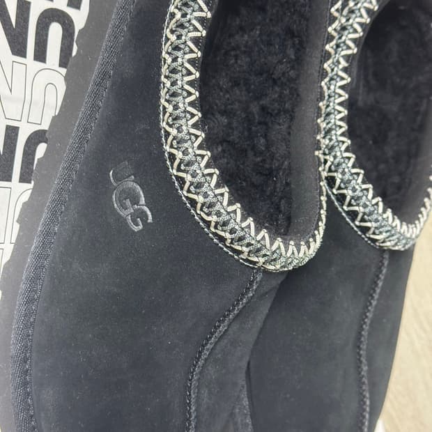 어그 타스만 블랙 260