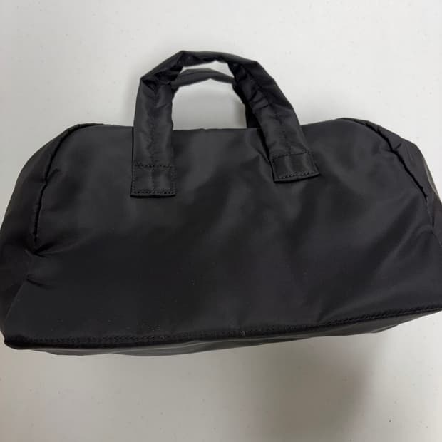 꼼데가르송 나일론 보스턴백 s사이즈 팝니다