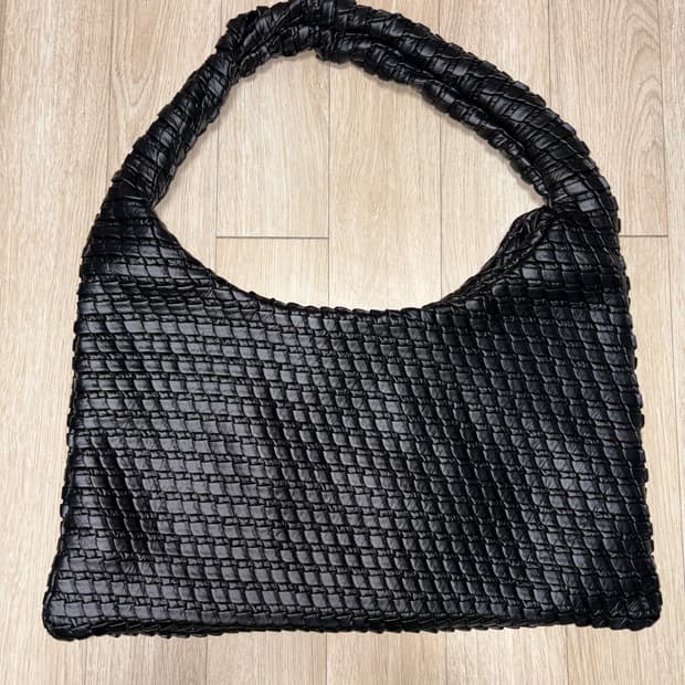 콰니 호보백 블랙 (한혜진 백)